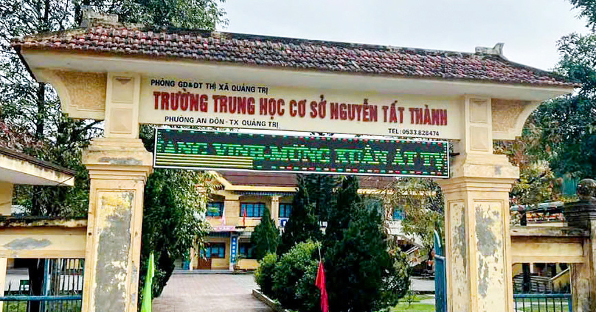 Phụ nữ lạ bịt kín mặt đến cổng trường dụ dỗ đón học sinh, trường ra cảnh báo khẩn