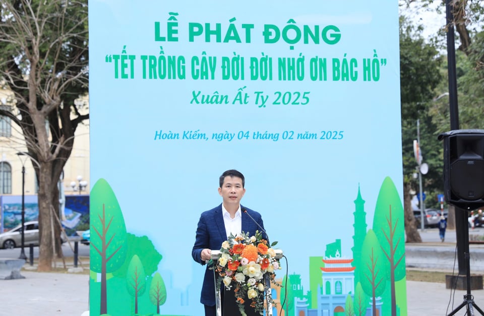 Le président du Comité populaire du district de Hoan Kiem, Pham Tuan Long, a pris la parole lors de la cérémonie.