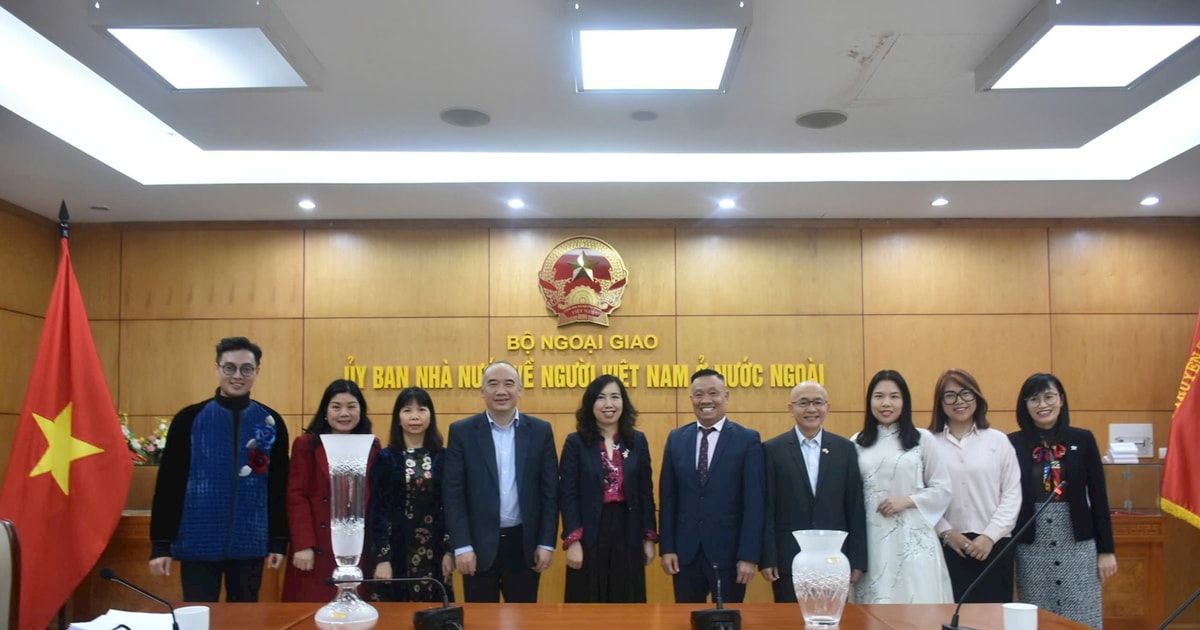 외무부 차관, 체코 베트남 협회 연합 간부들과 회동