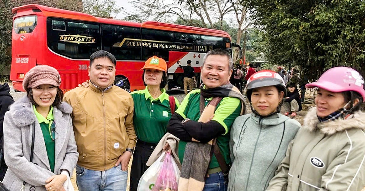 El director y presidente del sindicato llegaron a la casa de los trabajadores para desearles un feliz año nuevo y organizaron que un automóvil los recogiera para regresar.