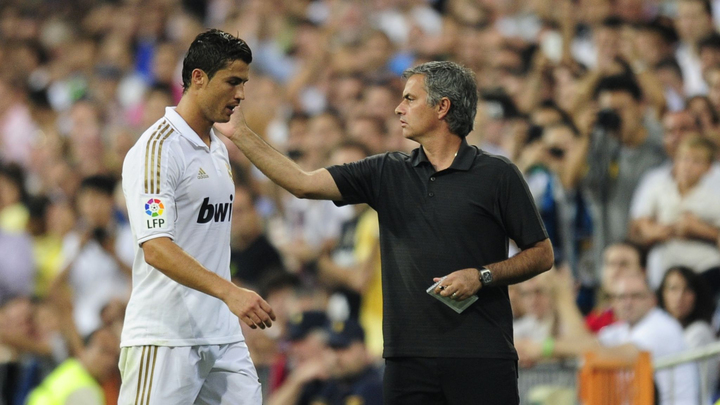 Jose Mourinho (Real Madrid): Mối quan hệ giữa "Người đặc biệt" và Ronaldo tại Real Madrid phần lớn là tốt đẹp. Tuy nhiên, rạn nứt xuất hiện ở vào cuối mùa giải 2012-2013.