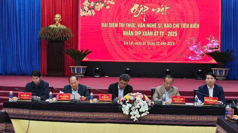 Gia Lai: Gặp mặt đại diện trí thức, văn nghệ sĩ, báo chí tiêu biểu đầu Xuân 2025 ảnh 3