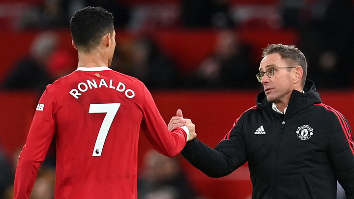 Ralf Rangnick (Man Utd): The disagreement between Ronaldo and the interim coach of Man Utd for the 2021-2022 season exploded when the Portuguese superstar was substituted in the match against Brentford. Ronaldo angrily left the field, threw his jacket on the ground and questioned coach Rangnick.