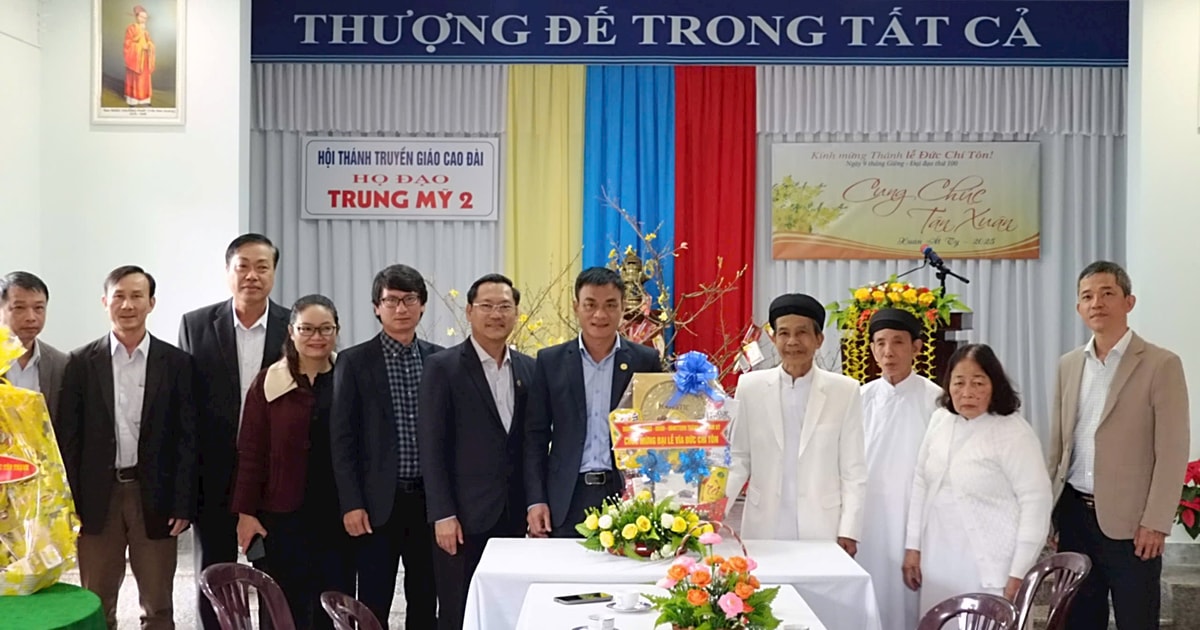 Leaders of Tam Ky City visited and congratulated the Great Festival of the Supreme Being of Cao Dai religion