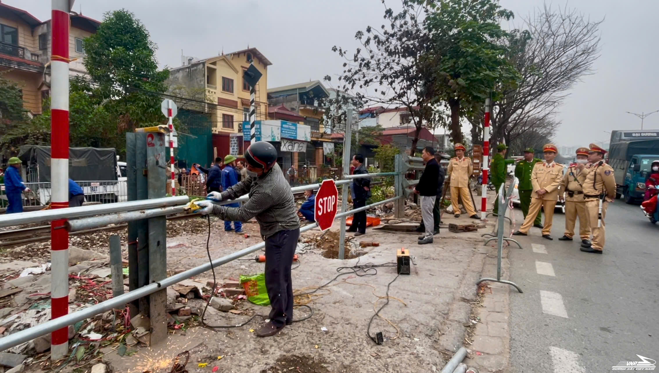 Cierre de cuatro cruces de la línea ferroviaria Norte-Sur en el distrito de Hoang Mai