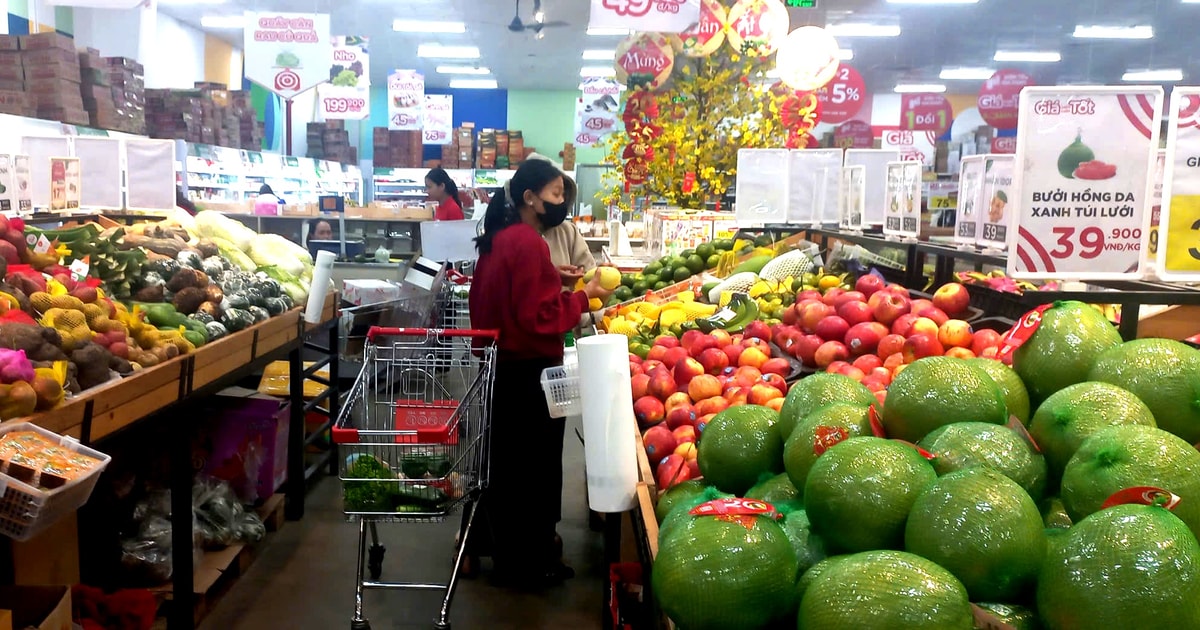 Después del Tet, las mercancías esperan a los compradores