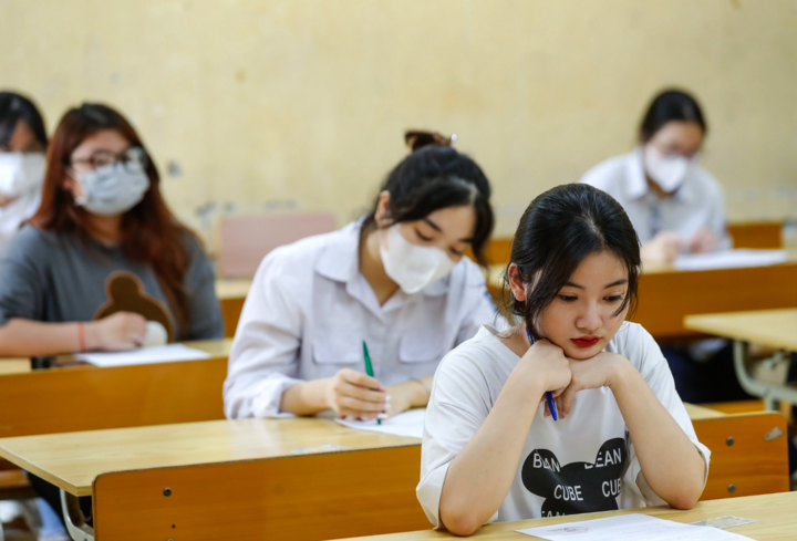 하노이, 10학년 3차 시험과목 안내 (일러스트 사진)