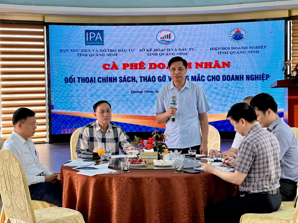 Comrade Vu Van Dien, Standing Vice Chairman of the Provincial People's Committee, spoke at the Entrepreneur Coffee program, May 2024. Photo: Cao Quynh