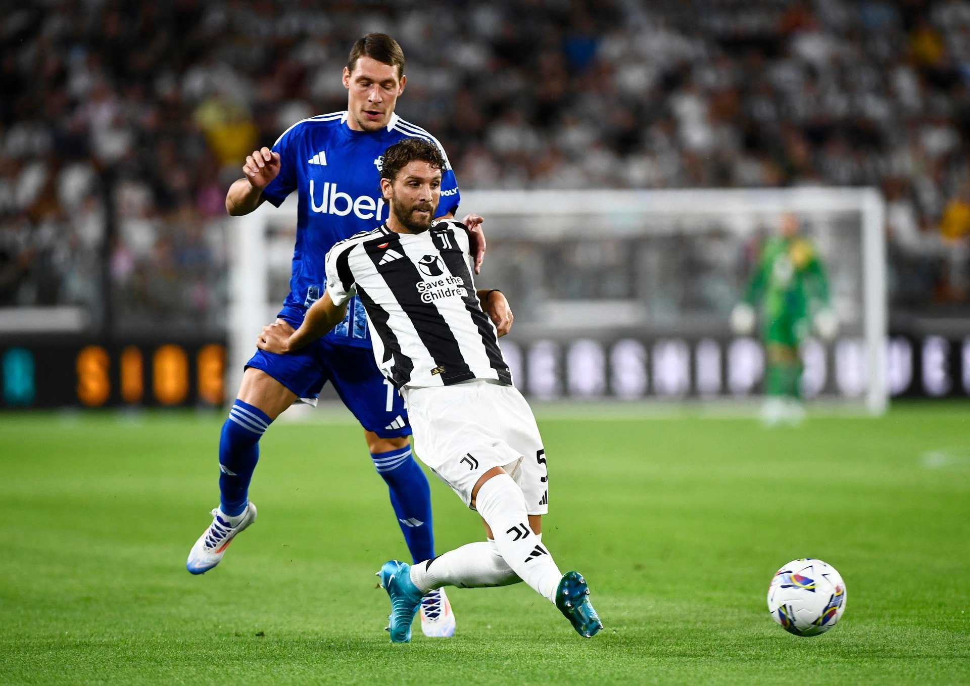 Motta mène la Juve à une victoire 3-0 contre Côme pour ses débuts | Reuters