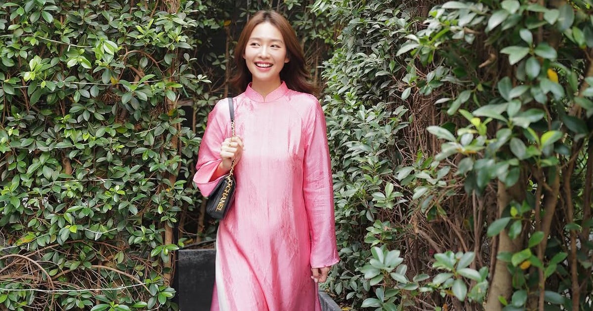 Après le Têt, le printemps est toujours là, l'Ao Dai conserve encore son charme du début d'année