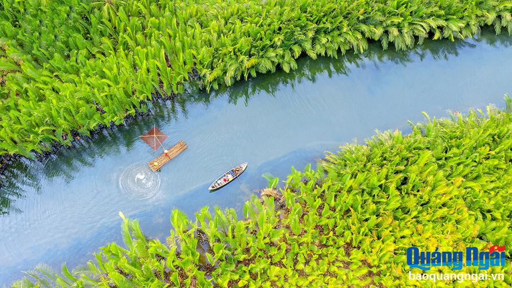 Mưu sinh trên Sông Kinh, xã Tịnh Khê (TP.Quảng Ngãi).
Ảnh: NGUYỄN ĐỨC MINH