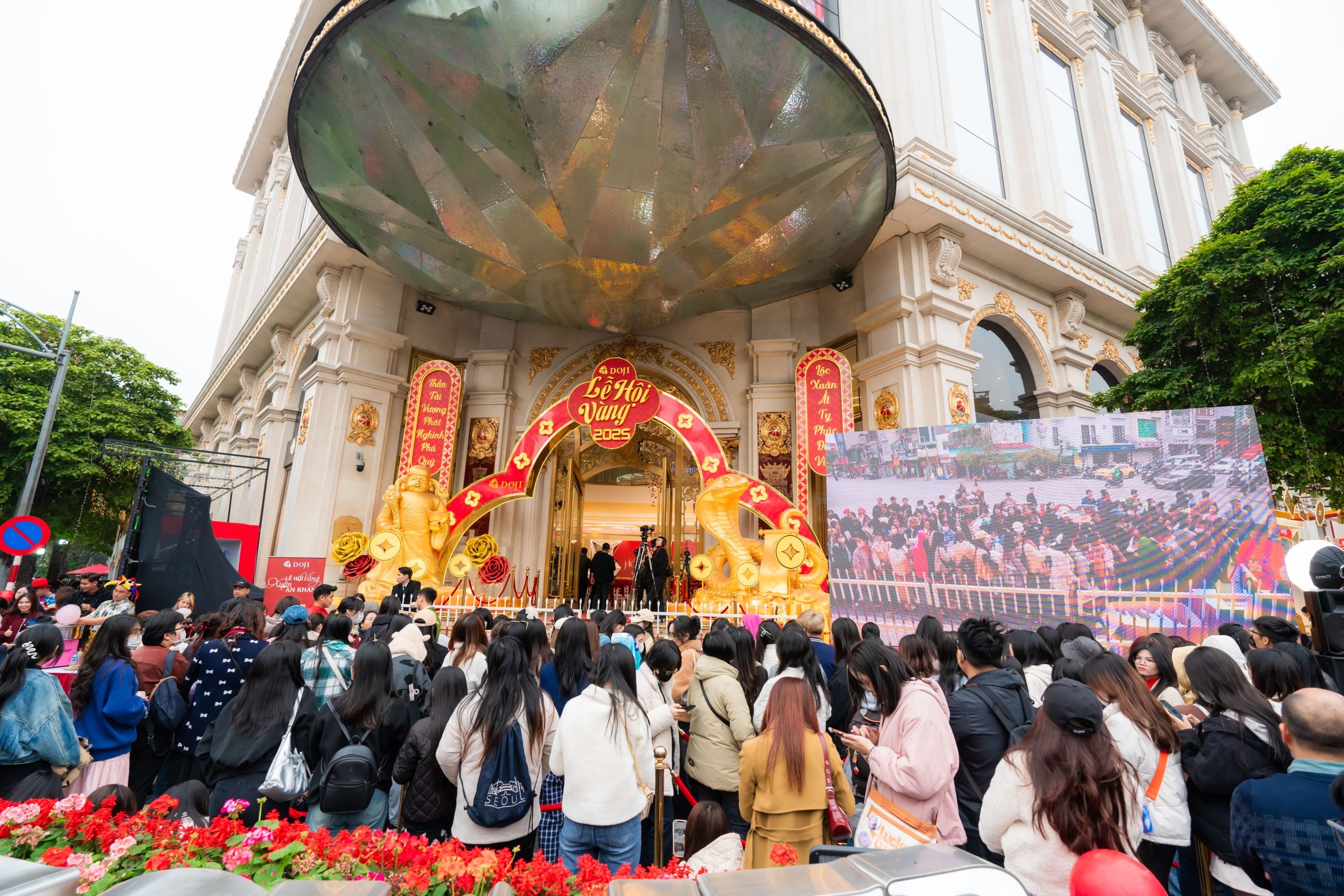 OPENING MUSIC NIGHT OF DOJI GOLDEN FESTIVAL IS A PLEASANT TO THE EYES AND EARS