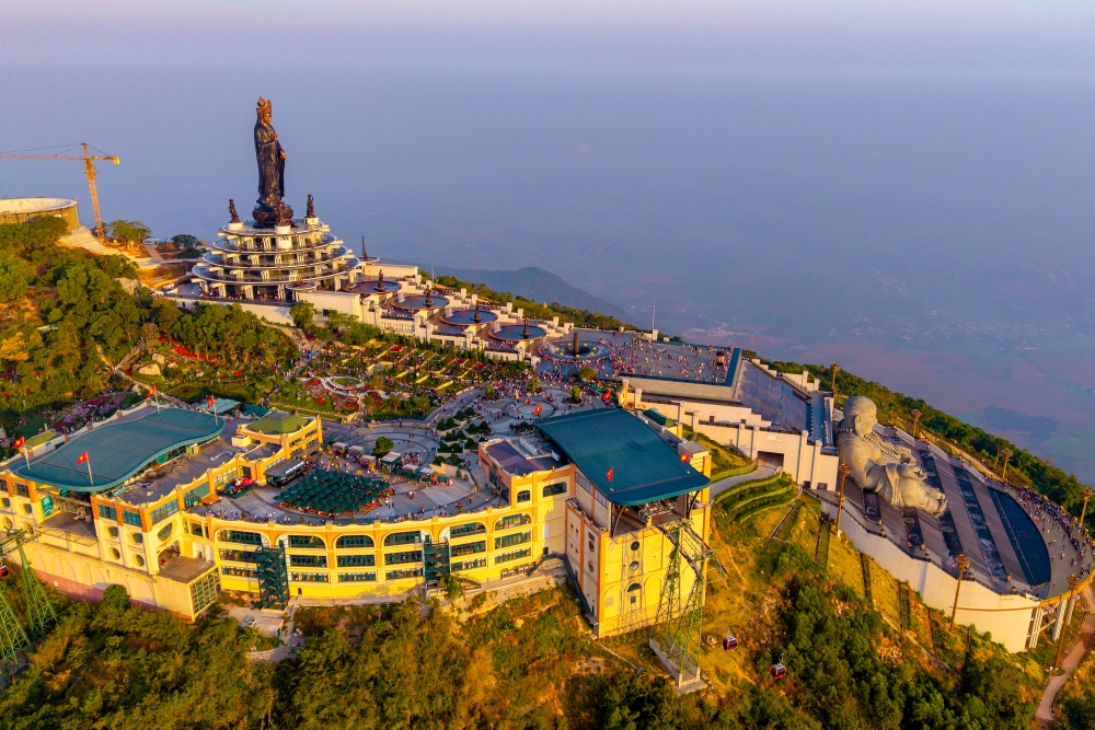 Tay Ninh fait du tourisme un secteur économique de premier plan