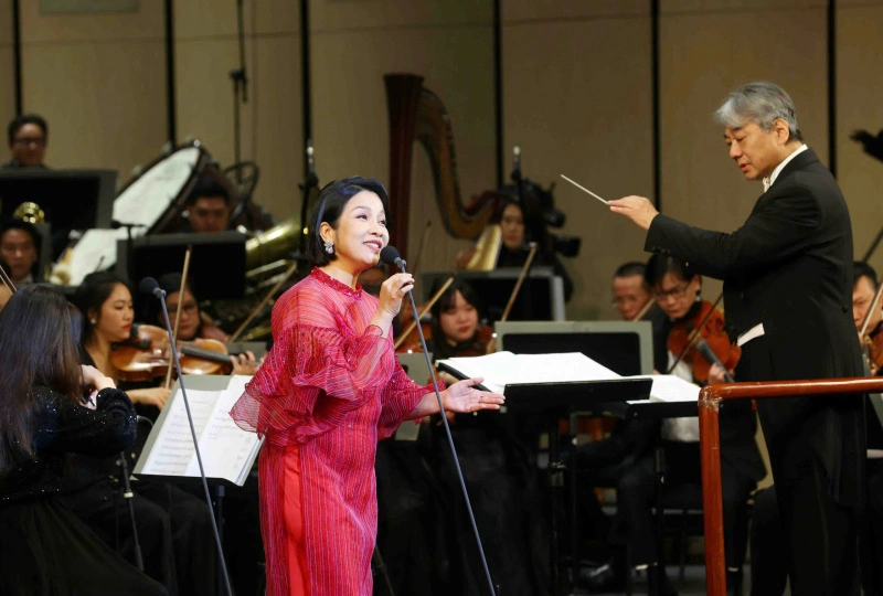 Écoutez Le premier printemps, la saison des hirondelles qui volent... si différent dans le concert du Nouvel An