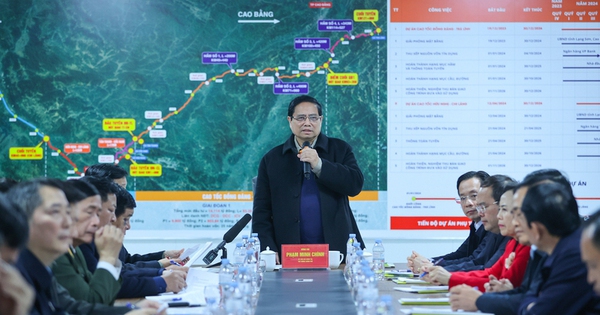 Le Premier ministre inspecte et encourage deux projets d'autoroutes à Cao Bang et Lang Son