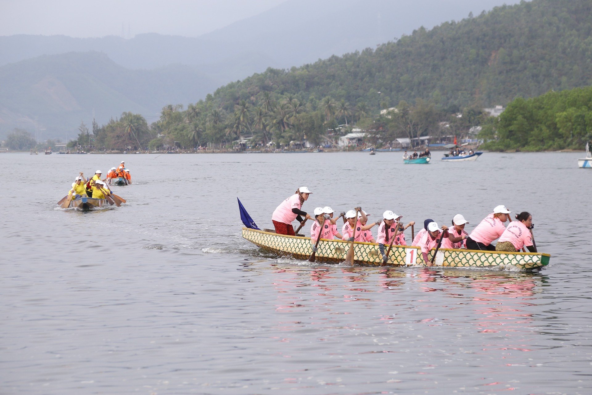 đua thuyền