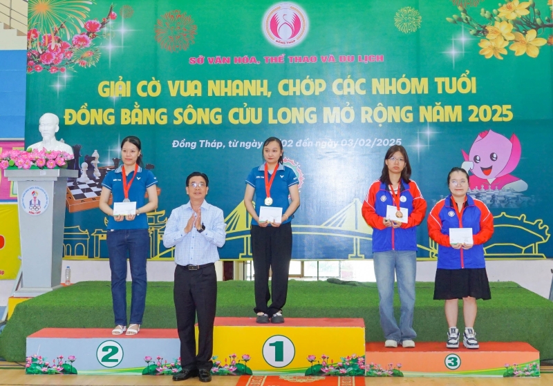 More than 350 players compete in chess tournament in Dong Thap province