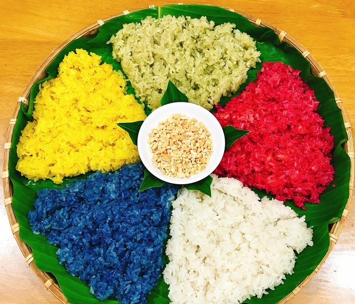 Riz gluant gluant parfumé aux cinq couleurs de la région du Nord-Ouest