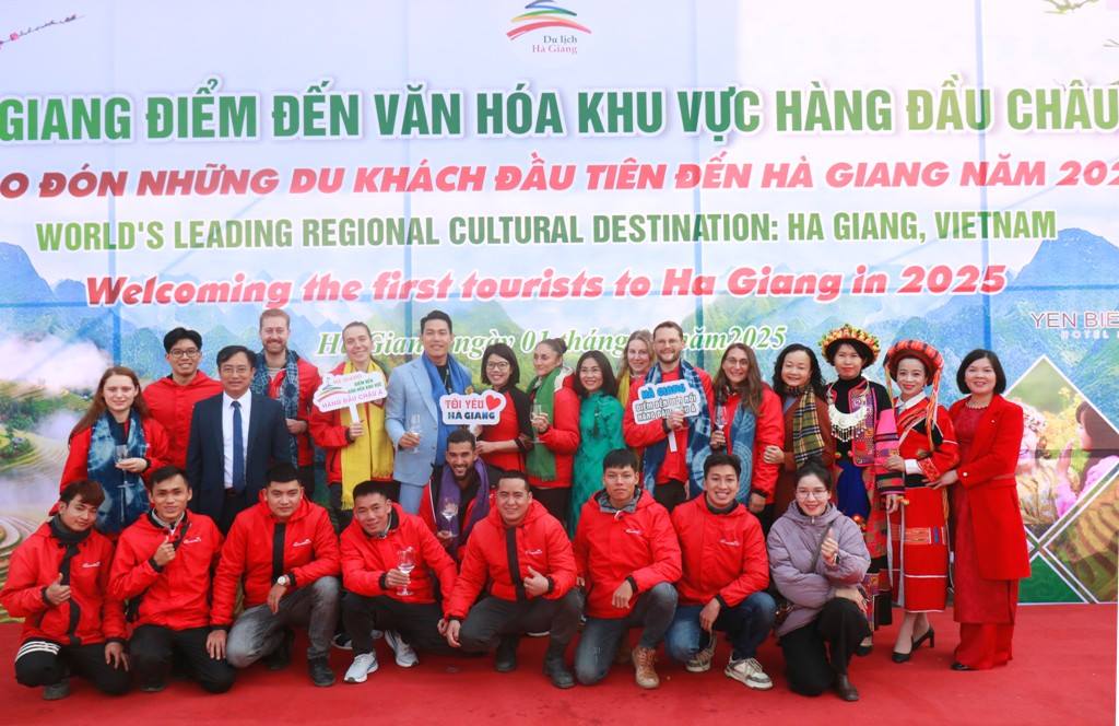 Khách du lịch đến Hà Giang tăng cao những ngày đầu xuân năm mới 2025