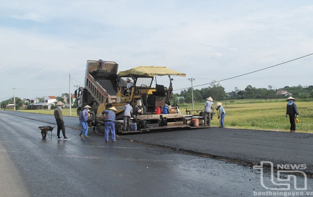 Thi công Tuyến đường liên kết, kết nối các tỉnh Thái Nguyên - Vĩnh Phúc - Bắc Giang. Ảnh: T.L