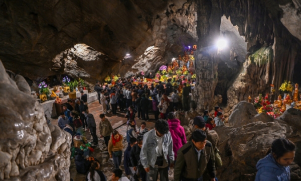 Temple tour combined with spring travel attracts Vietnamese tourists at the beginning of the year