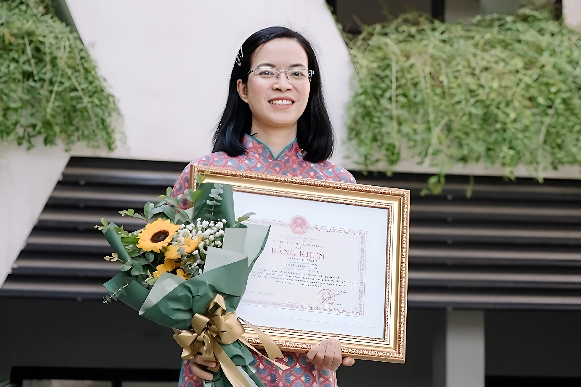 The youngest female associate professor in Mathematics from Binh Dinh, studied for master's and doctorate in just 4 years