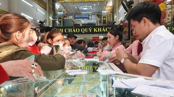 Gold market is bustling on God of Wealth day