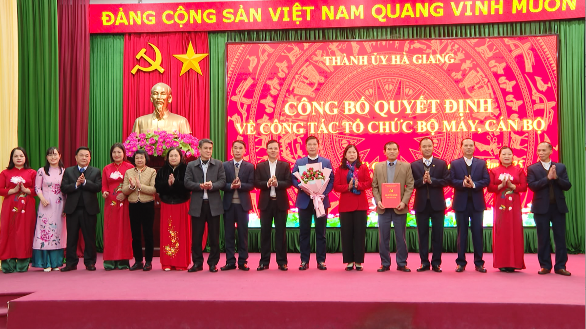 Le comité du parti de la ville de Ha Giang annonce sa décision concernant l'organisation et le personnel