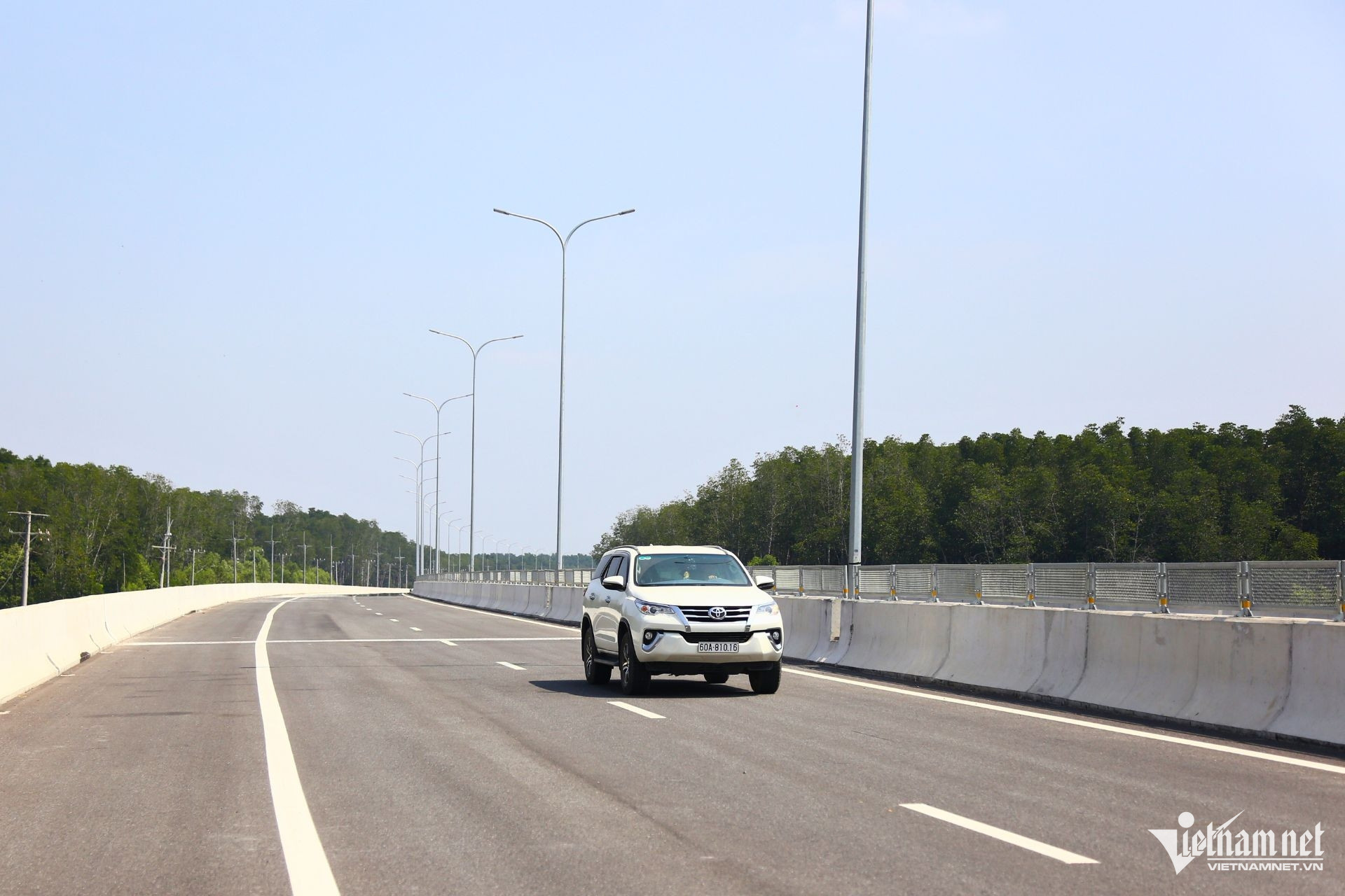 Autoroute W-Ben Luc Long Thanh1.jpg