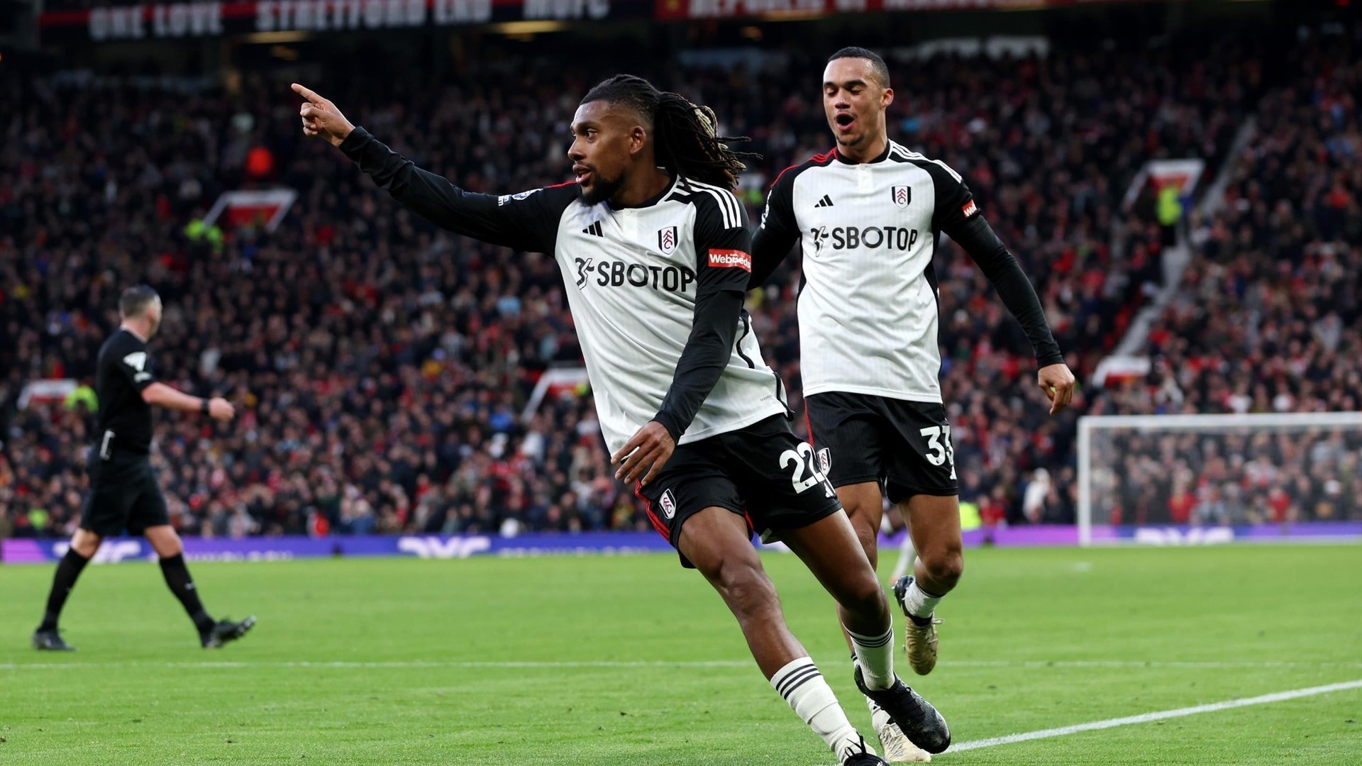 Manchester United v Fulham - Premier League result as Iwobi hits injury-time winner after late Maguire goal