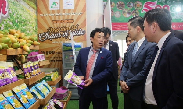 El Director General de la FAO impresionado con los productos OCOP de Vietnam