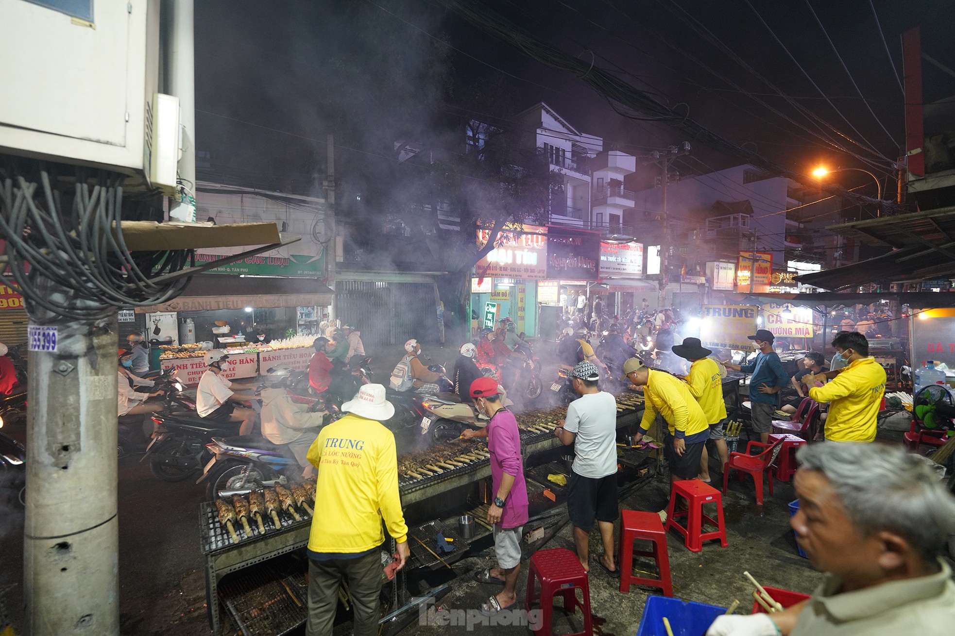 Spending the night in the 'capital' of grilled snakehead fish on God of Wealth's day photo 1