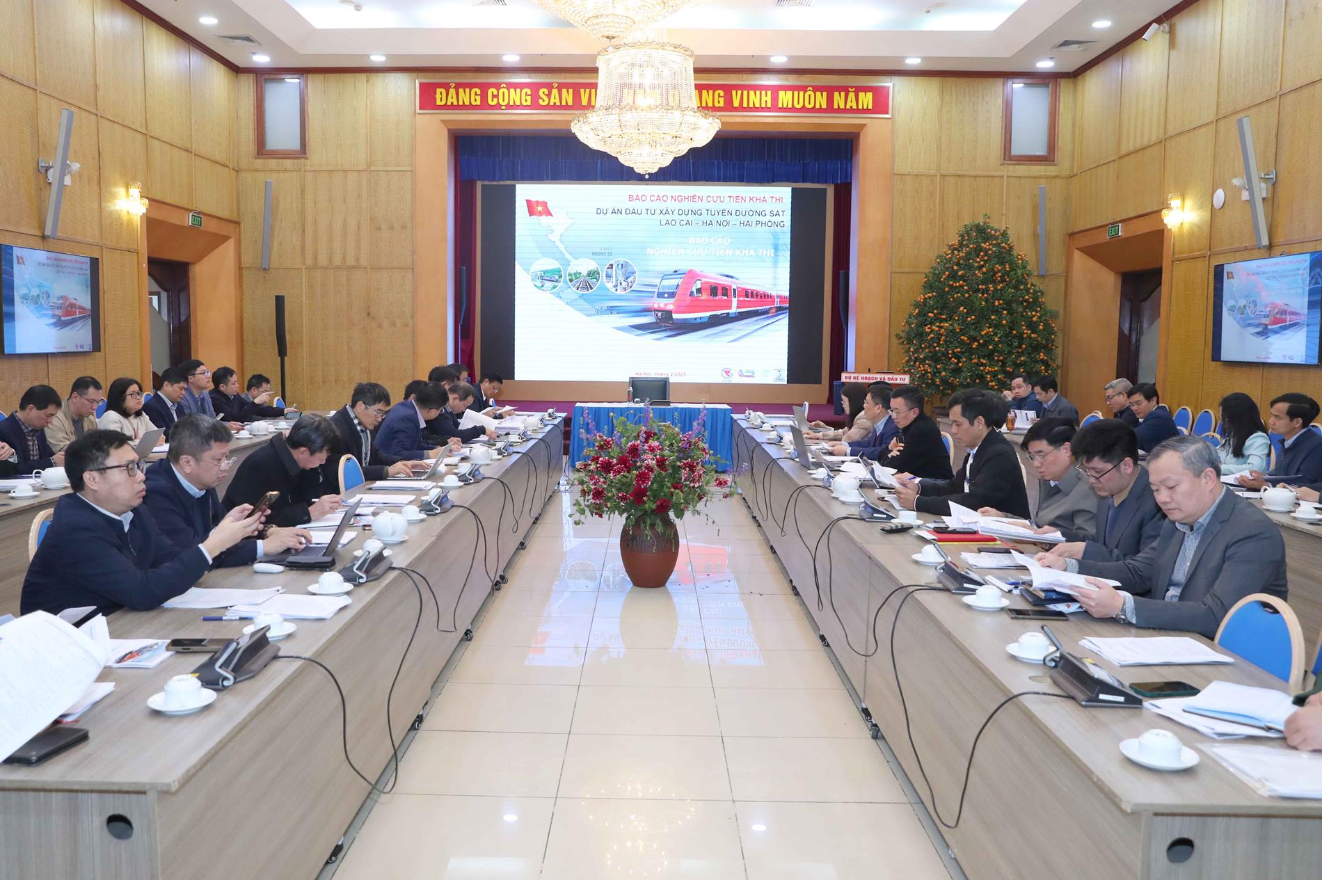 Meeting of the interdisciplinary expert group to appraise the pre-feasibility study report on the investment project to build the Lao Cai-Hanoi-Hai Phong railway line