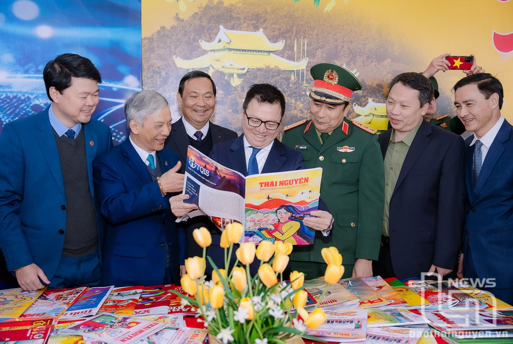 Opening of ATK Dinh Hoa Long Tong Festival and Spring Newspaper Festival At Ty 2025