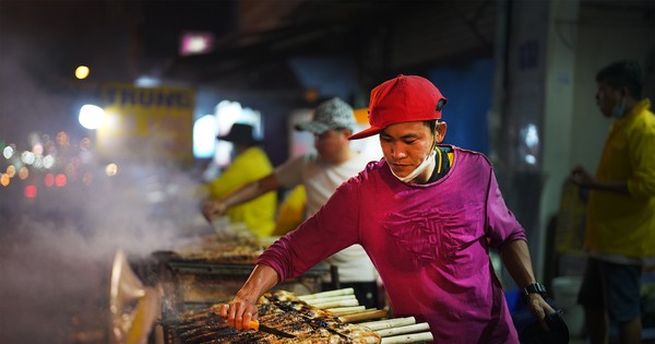 Spending the night in the 'capital' of grilled snakehead fish on God of Wealth's day