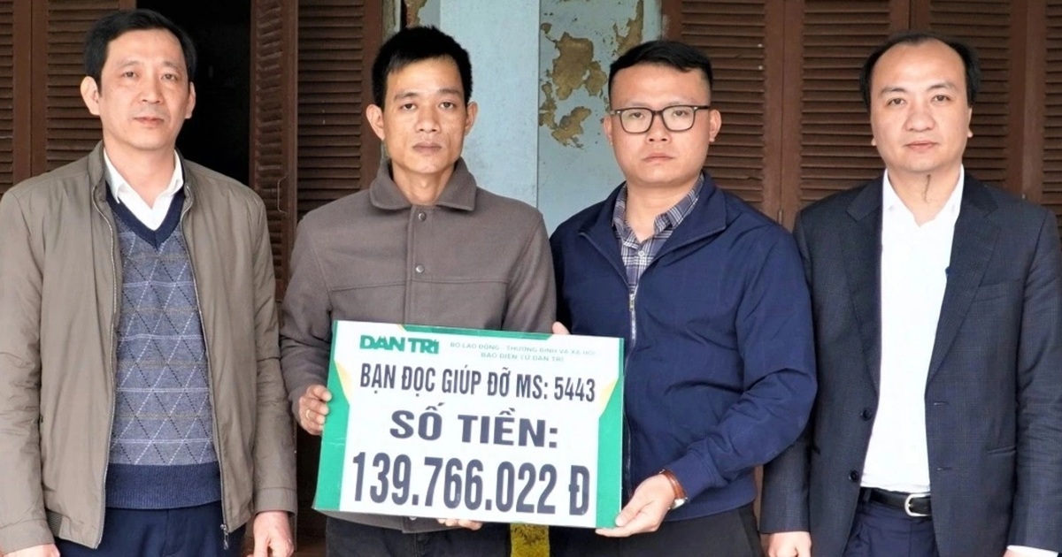 Bạn đọc Dân trí giúp đỡ bé gái bị ung thư hơn 200 triệu đồng