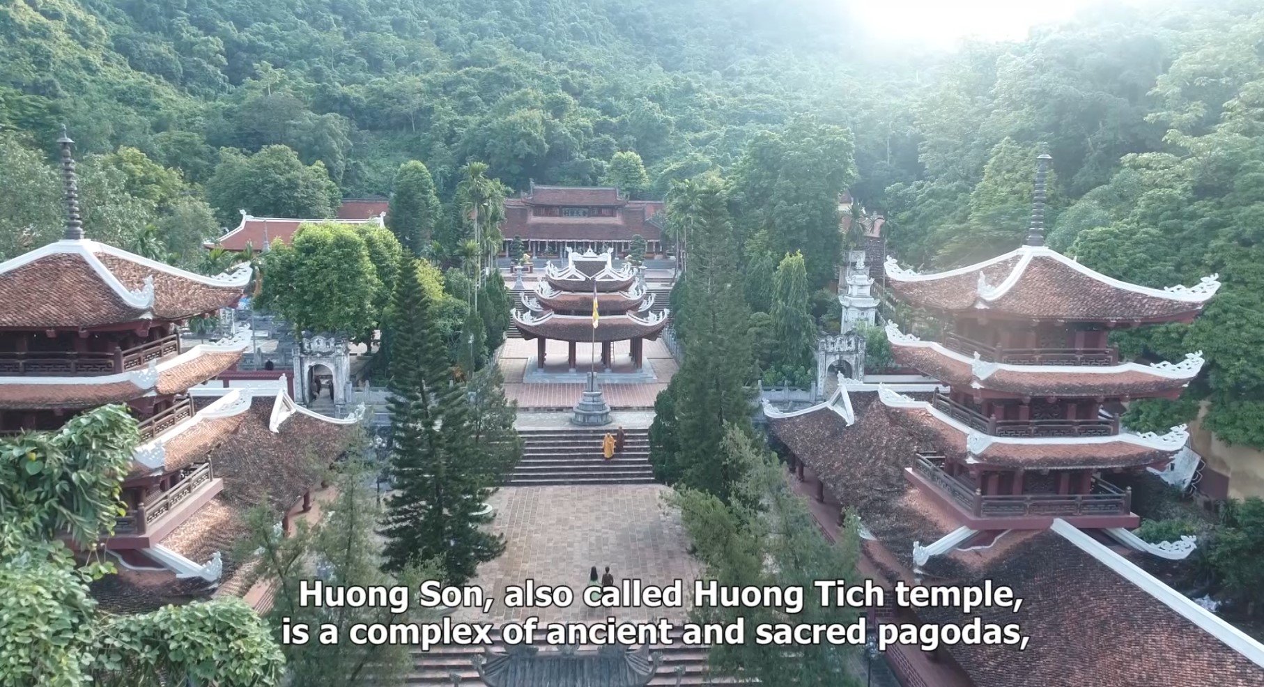 Baja por el arroyo Yen para visitar la pagoda Huong