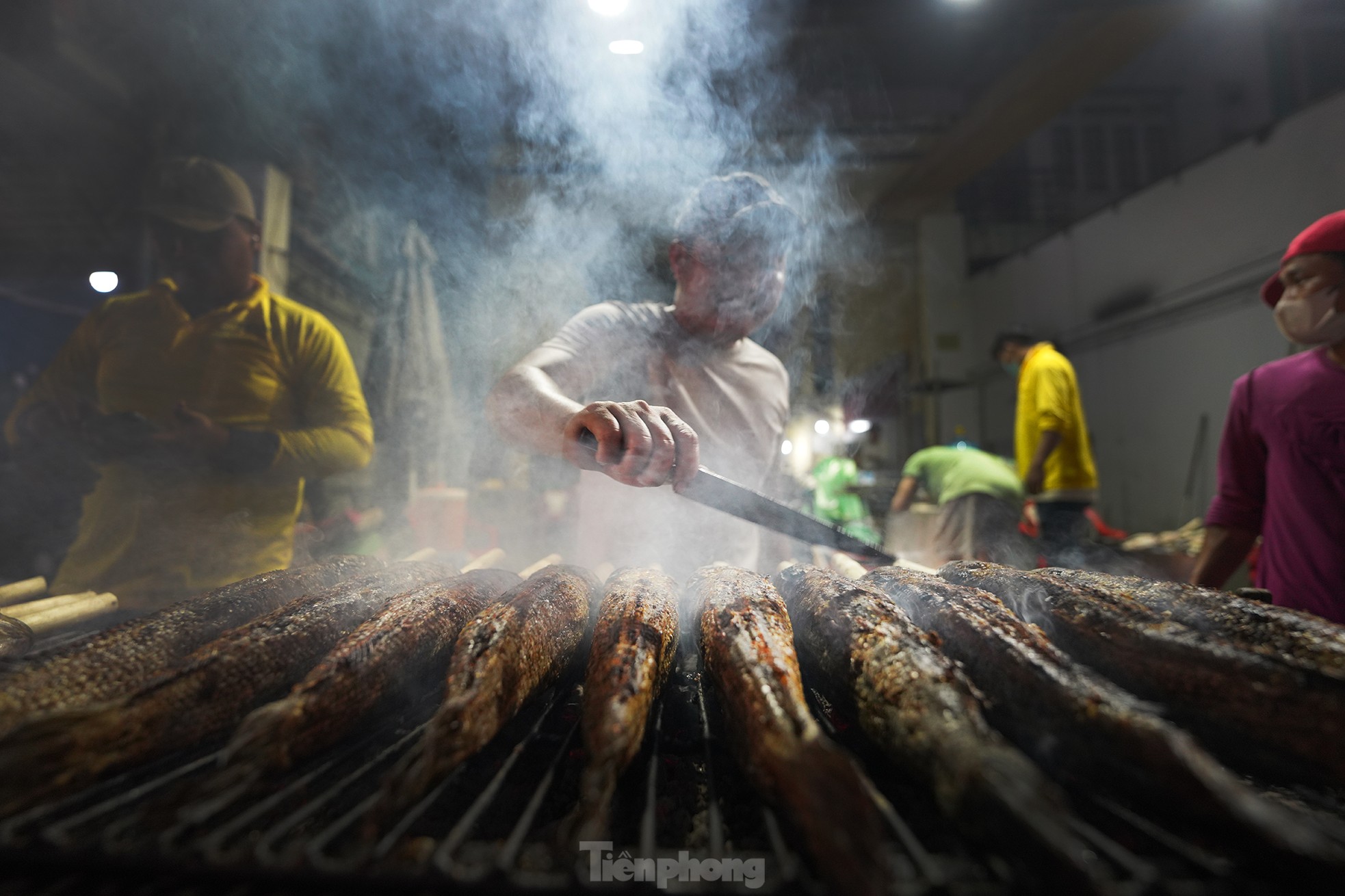 Spending the night in the 'capital' of grilled snakehead fish on God of Wealth's day photo 6