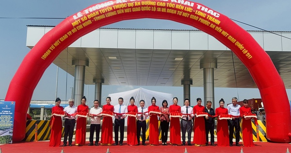 Officially opened two sections of Ben Luc Expressway