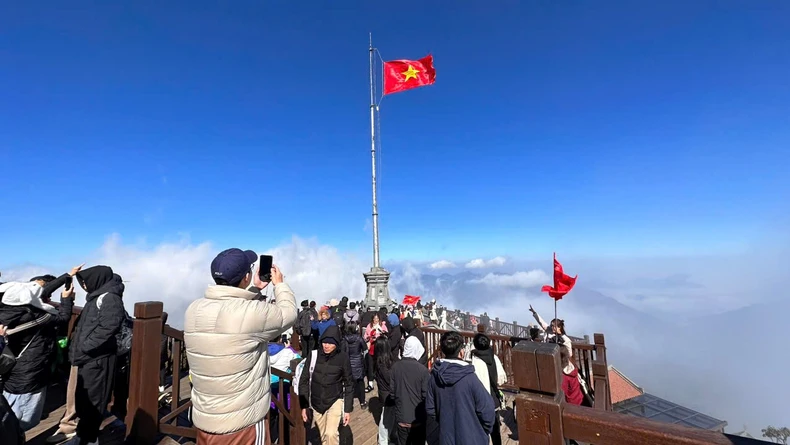 Phu Quoc y Sa Pa siguen siendo destinos turísticos destacados y atraen visitantes durante el Año Nuevo Lunar 2025 (foto 1)