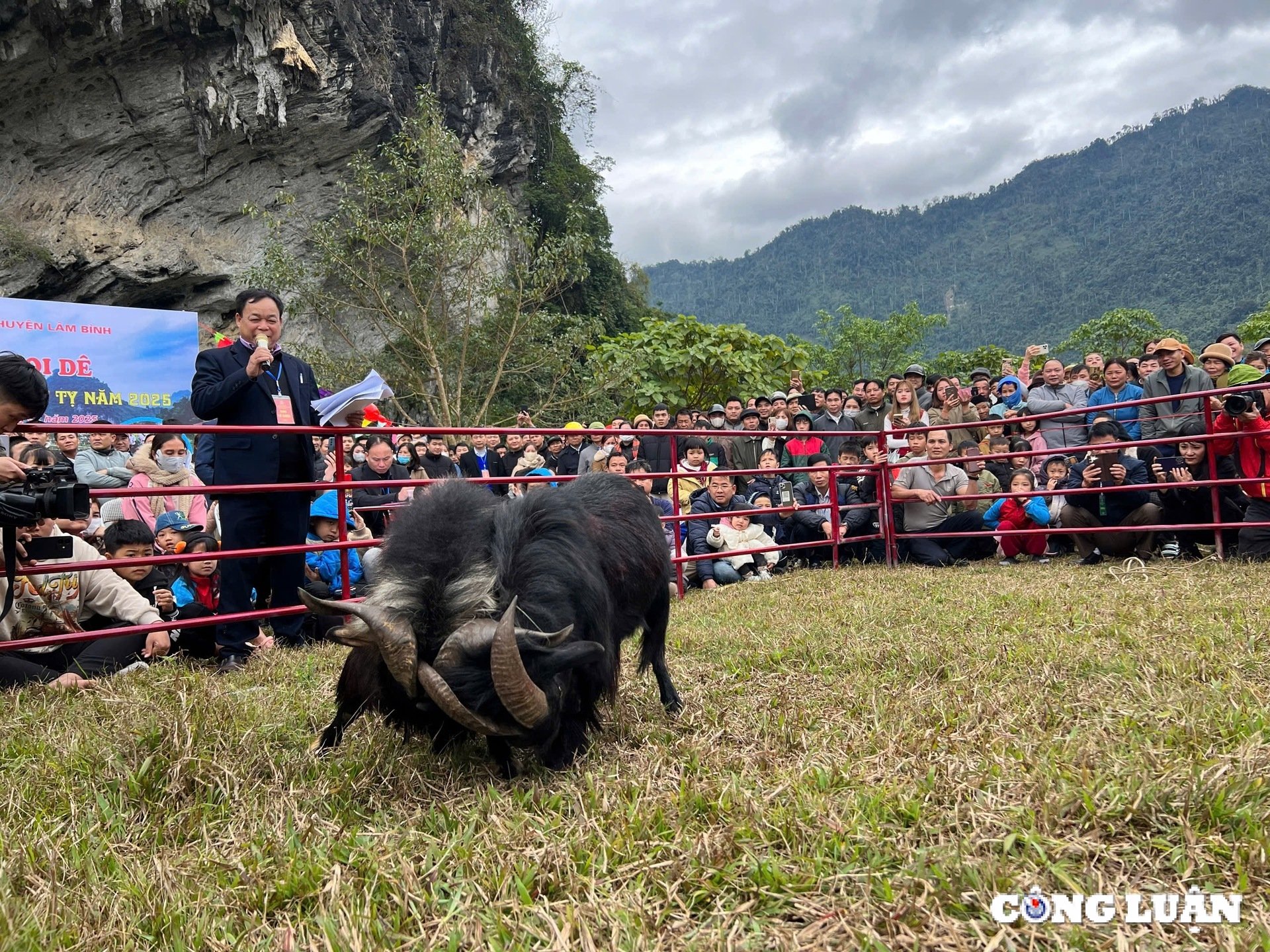 tuyen Quang man hoi thi choi de tai lam binh hinh ១២