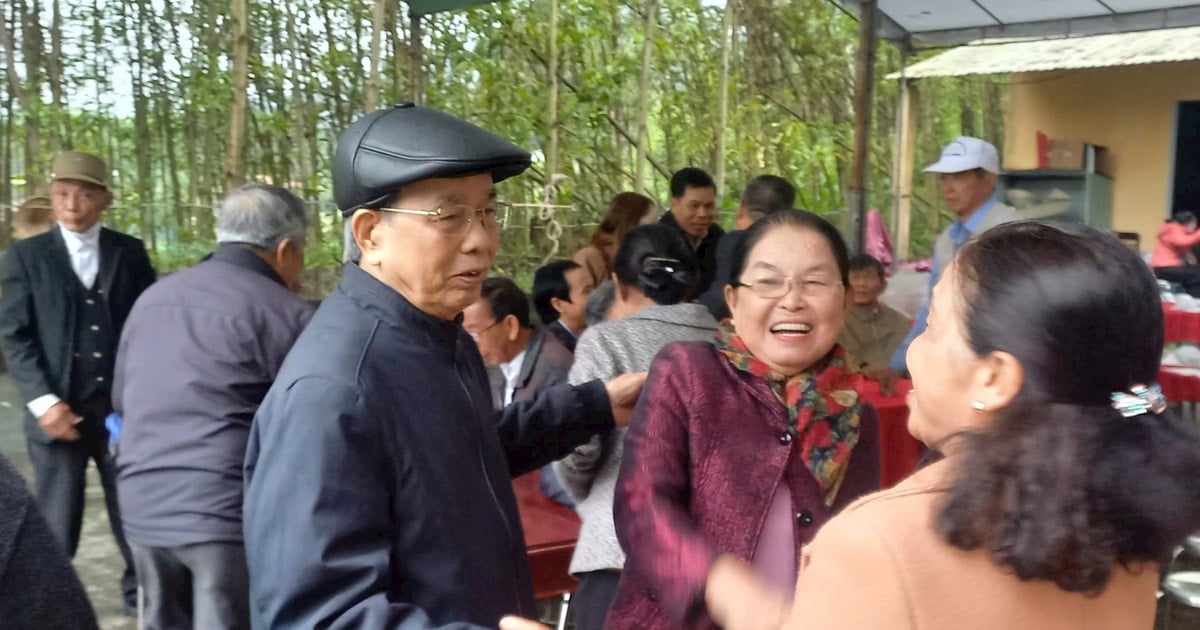 El Comité de Enlace de la Resistencia de la comuna (antigua) de Son Long celebró una reunión tradicional para celebrar el 60º aniversario de la liberación.