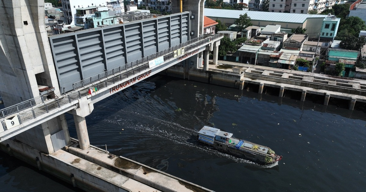 Ho-Chi-Minh-Stadt beseitigt weiterhin Hindernisse im 10.000 Milliarden VND teuren Hochwasserschutzprojekt