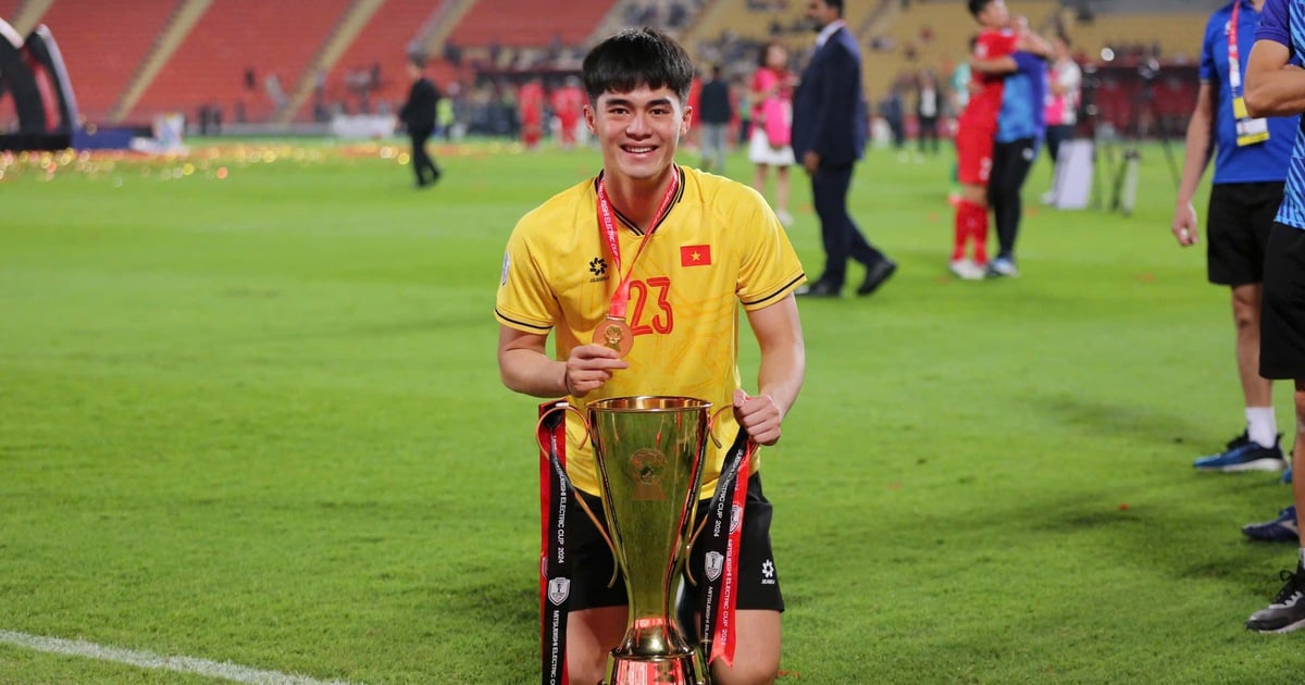 Winning the AFF Cup, is HAGL's young goalkeeper sure to have a place in the U.22 Vietnam team?