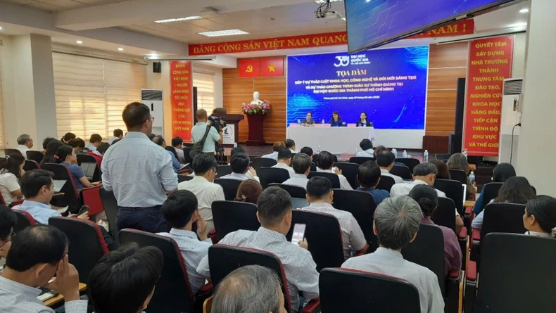 Die Ho Chi Minh City National University will in den nächsten fünf Jahren 100 Gastprofessoren anziehen. Foto 4