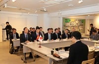 Minister für Industrie und Handel Nguyen Hong Dien während eines Treffens mit Japan zum Thema Atomkraft. (Foto: Ministerium für Information und Kommunikation)