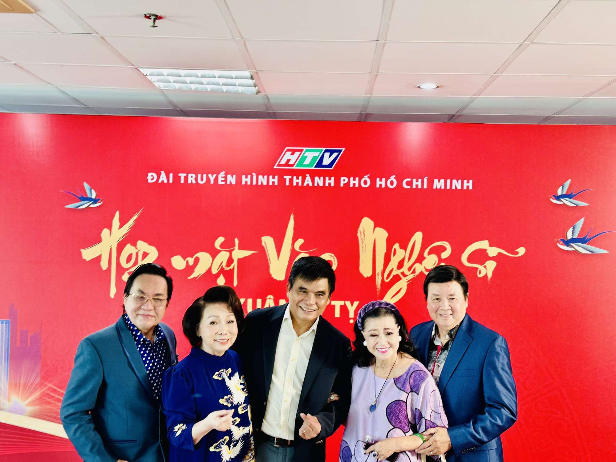 NSND Kim Cương, Bạch Tuyết, Thanh Nam chúc mừng thành tựu của HTV- Ảnh 1.