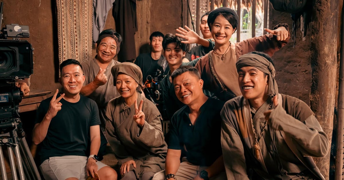 'Đèn âm hồn' gây sốt phòng vé nhưng vướng tranh cãi, đạo diễn nói gì?