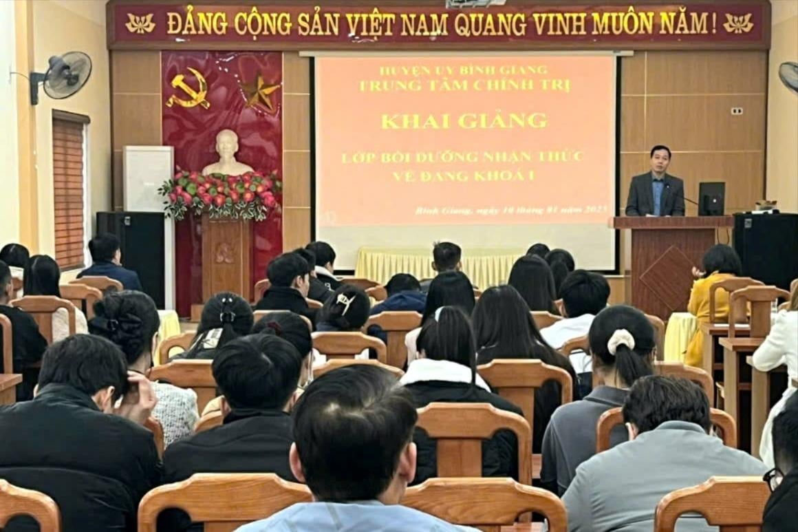 442 thanh niên Hải Dương chuẩn bị lên đường nhập ngũ được bồi dưỡng nhận thức về Đảng