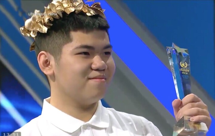 Nguyen Duy Anh, a 10th grade History student at Chu Van An High School, Hanoi, won the laurel wreath.